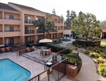2 Spacious Rooms Near Dignity Health Sports Park – Ideal for Sports Fans 5