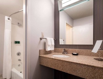 2 Spacious Rooms Near Dignity Health Sports Park – Ideal for Sports Fans 3