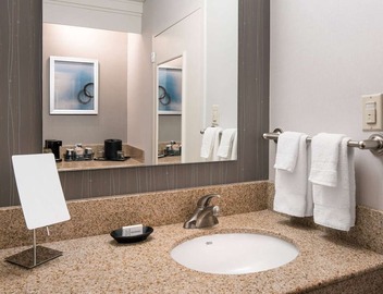 2 Spacious Rooms Near Dignity Health Sports Park – Ideal for Sports Fans 2