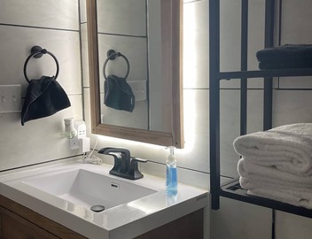 29 days for the price of 7 days in a beautifully renovated 2 bedroom 1 bath! 5