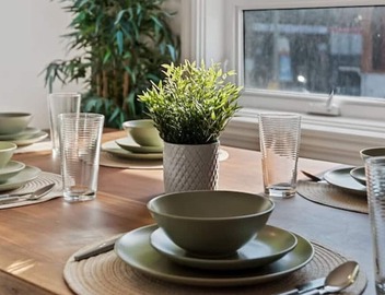Sleeps 10, 3bed/3bath + outdoor space + subway 4