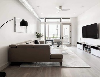 Chic King Suite | Balcony | Downtown View | Tesoro 3