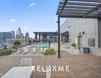 Reluxme | City Center 2BR Highrise w/King Beds 4