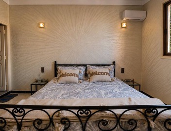 Serene Villa Apartment: 4 Bedrooms with Private Pool & Garden only for geusts 3