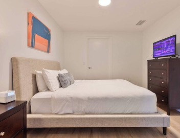 Private Modern Apt with Kitchen and Gym 4