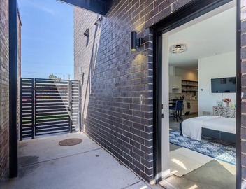 Modern Deluxe Studio Suite in lovely Oak Park! 5