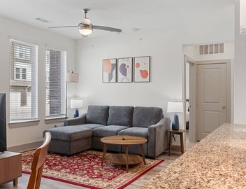 Luxury 1BD/1BA Near The Airport 3888 2