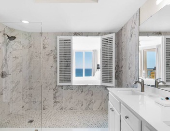 Silver Beach 1003W Beach Front Upscale Condo + Disc. Beach Svc 2