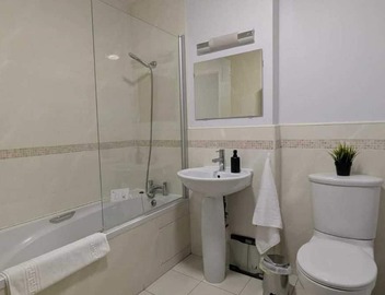 Newly Renovated D4 2BD @ The Aviva & Docklands 4