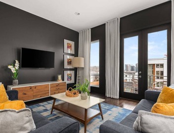 A19 ~ 12 Beds ~ 4 Suites ~ New Listing in The Gulch ~ Garage Parking ~ City Views ~ Fresh and Clean 2