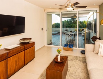 BEACHFRONT w/Huge pool & private terrace l BBQ I Fast WiFi 2Br 4