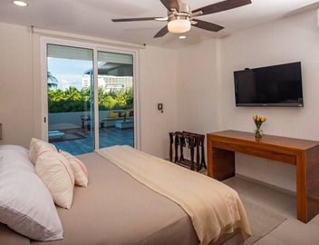 BEACHFRONT w/Huge pool & private terrace l BBQ I Fast WiFi 2Br 3