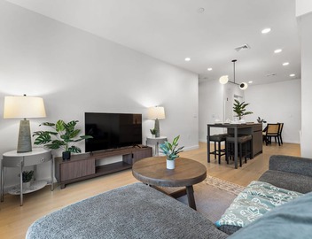 Luxury 1BR Near Broadway Southie mrw0 3