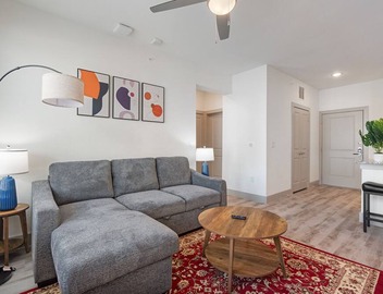 Luxury 1BD/1BA Near The Airport 5953 3