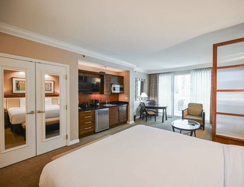 SVS: Strip View Studio | Private Balcony | Pool & Gym | Signature at MGM 2