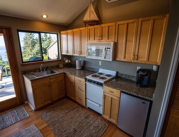 Private Cottage and Hot Tub, Spectacular Sunset & Mtn Views 5