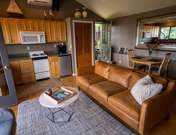 Private Cottage and Hot Tub, Spectacular Sunset & Mtn Views 4