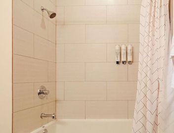 Family Friendly 2BD/2BA Near Wrigley, Lincoln Square 5