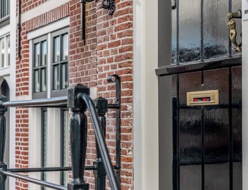 Rent The Dutch Buoy, gorgeous 17th century canal house, 8 kms from Amsterdam. 4