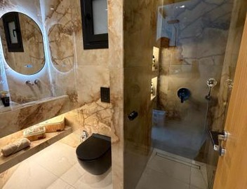 Black Diamond Airport Luxury Pool Suites 5