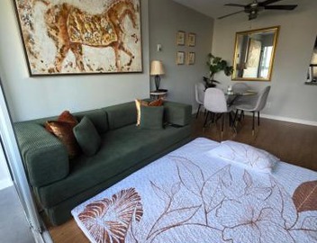 Charming Abode Downtown Vancouver 2