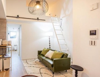 Within walking distance of Nakameguro, 6 mins by Shibuya Train, 7 mins on foot from Yutenji Station, 1 min on foot to a supermarket, Long-term stays, Max 4 people 3