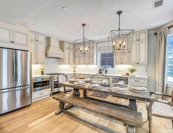 Contemporary Farmhouse-Style Retreat near T 5