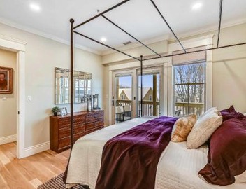 Contemporary Farmhouse-Style Retreat near T 3