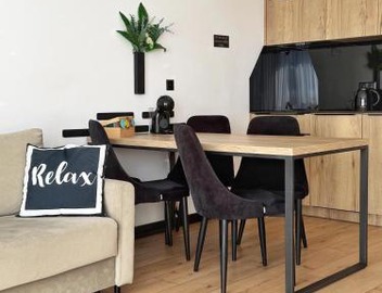 APARTAMENTY SZYNDZIELNIA RODZINNE - 2 SYPIALNIE & BALKON & GÓRY & GARAŻ - TWOJA BAZA WYPADOWA NA SZLAKI i W GÓRY - FAMILY SPACE & BASE 4