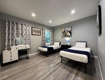 Spacious 3 bedroom unit with backyard and parking just 10 minutes from Rodeo Dr and attractions! 4