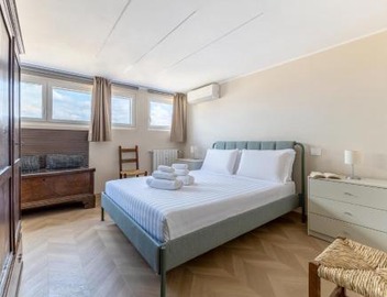 Hostly-The Terrace Apartment Roma 3