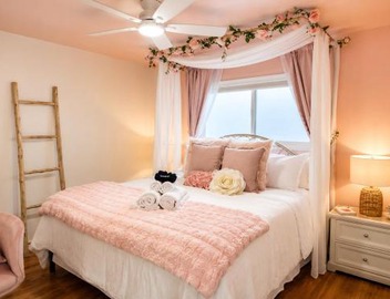 Beach Home with Gym and Cuddle Couch 5