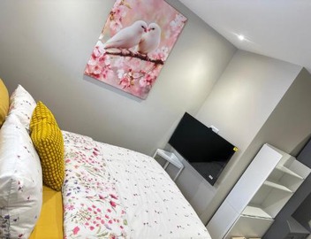 Modern Serene Apartments Near O2 & Central London with Free On-Site Parking and Baby Cot 4