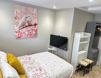Modern Serene Apartments Near O2 & Central London with Free On-Site Parking and Baby Cot 3