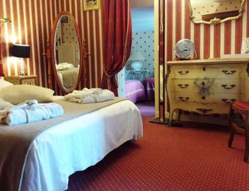 LOGIS - Hôtel & Restaurant Le Gonfalon 2