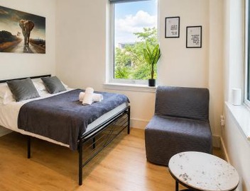 Cozy Studio Apartment - 7 Minutes Drive to Heathrow Airport Terminal 4 - Unlimited Wi-Fi - Sleeps 2 - Paid Parking 2
