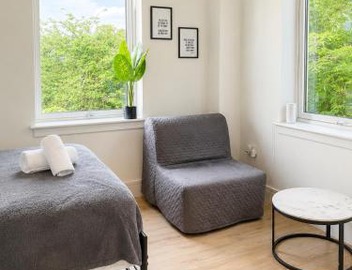 Cozy Studio Apartment - 7 Minutes Drive to Heathrow Airport Terminal 4 - Unlimited Wi-Fi - Sleeps 2 - Paid Parking 4