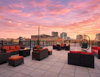 Bright 2BR Luxury Corner Suite with Optional Parking Sleeps 6 guests Near McCormick Place and Soldier Field 3