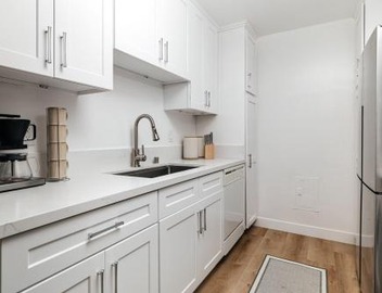 Vibrant Stay in LA 4