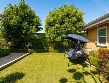 Hidden Garden Oasis Private Yard Stylish Retreat 4