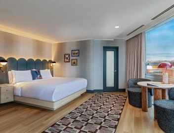 The Royal Sonesta Boston 3