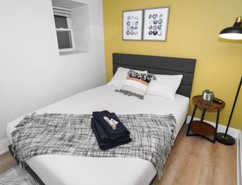 King Bed 6BR Chicago with Pool Table Sleeps 16 Near Humboldt Park 5