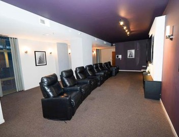 Grant Park 2BR Condo with Balcony Skyline View & Gym in Chicago Downtown 3