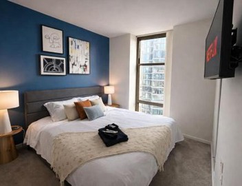 Grant Park 2BR Condo with Balcony Skyline View & Gym in Chicago Downtown 2