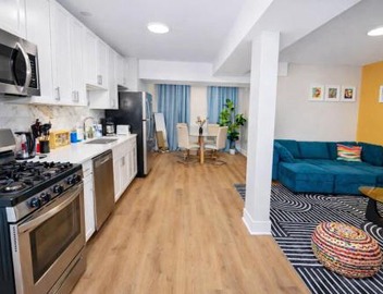 Modern 3BR Chicago Downtown Apartment Near Loyola University & Lakefront 2