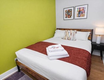 Modern 3BR Chicago Downtown Apartment Near Loyola University & Lakefront 3