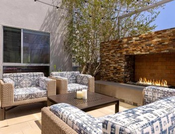 Hampton Inn & Suites Los Angeles - Glendale 2