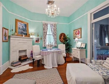 3BR 1BA PARISIAN, Gorgeous, FQ, Streetcar, Balcony sleeps 5 3