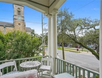 3BR 1BA PARISIAN, Gorgeous, FQ, Streetcar, Balcony sleeps 5 4