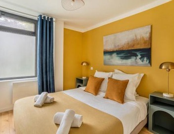 Bright & renovated 3BD for 8 guests in Le Marais! 2